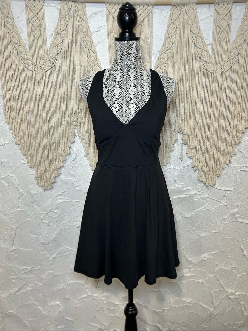 NWT HALARA Black V-Neck Strappy Tie Back Everyday Flare Active Dress Size Large
